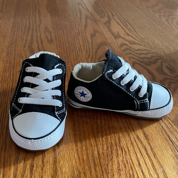 converse infant size 4 velcro
